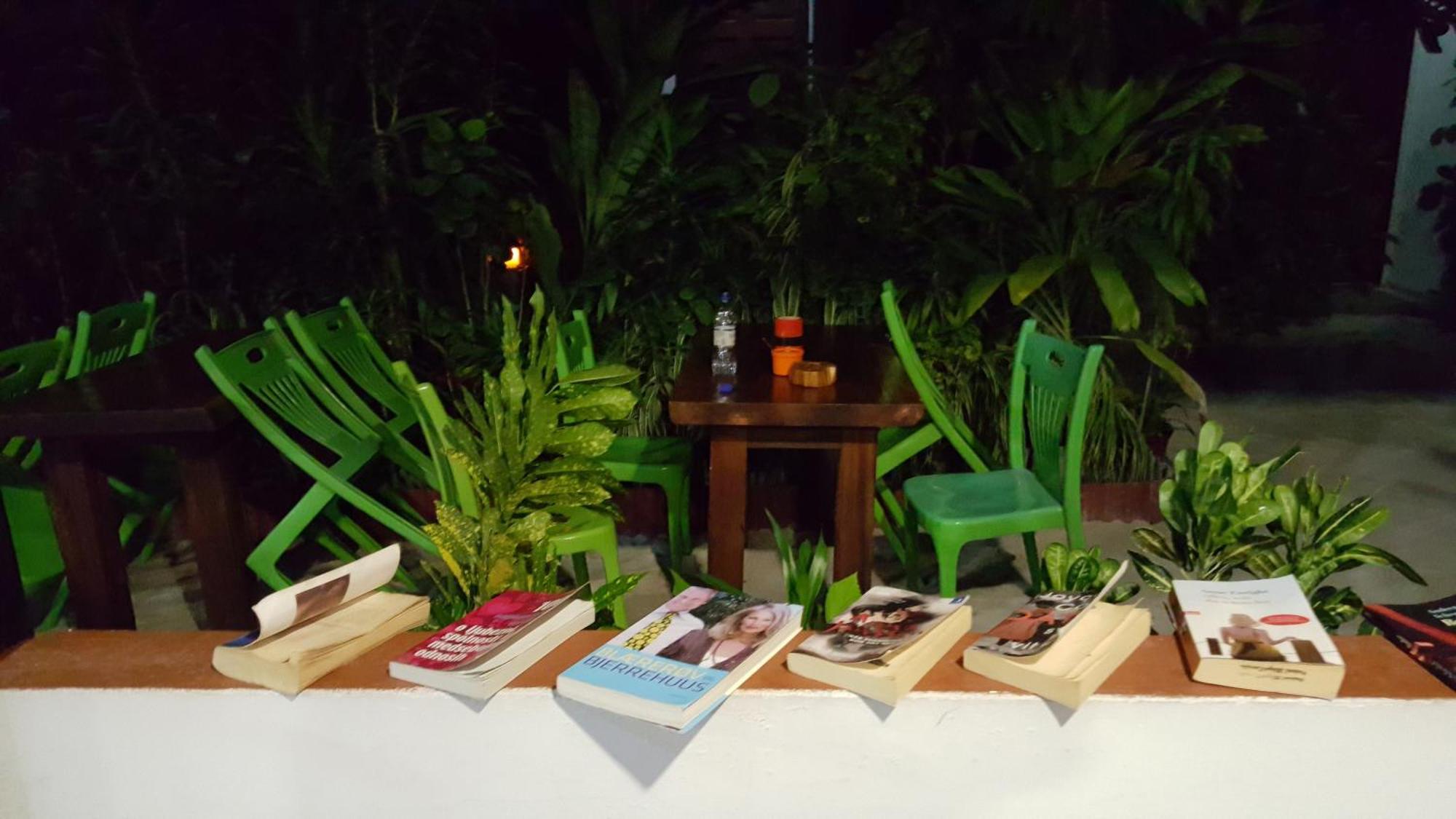 Maafushi View Hotel Bagian luar foto